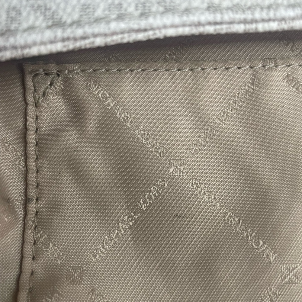 Authentic Michael Kors Purse #047NC Jet Set Travel Large Logo Messenger Bag. - Picture 7 of 13